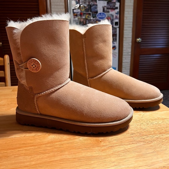 UGG Shoes - UGG Bailey Button II Sand Size 10